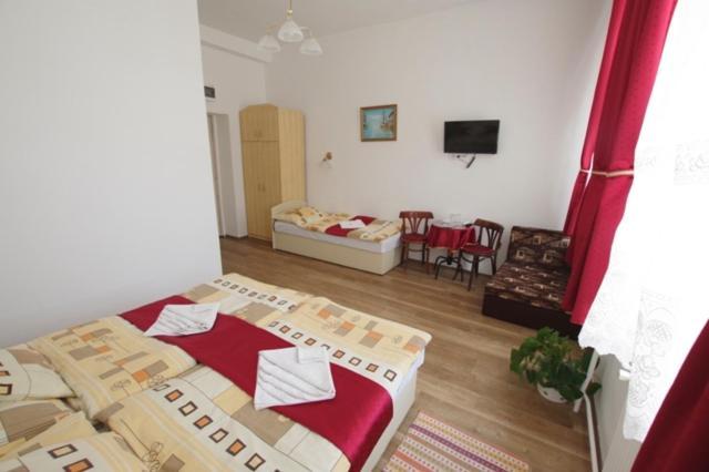 Feher Hajo Panzio Es Vendeglo Gyor Luaran gambar