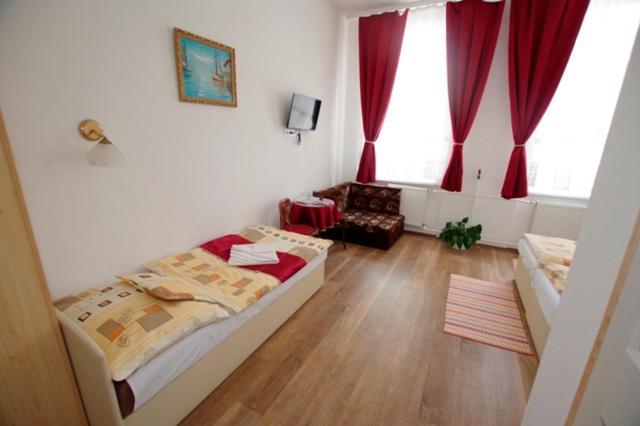 Feher Hajo Panzio Es Vendeglo Gyor Luaran gambar