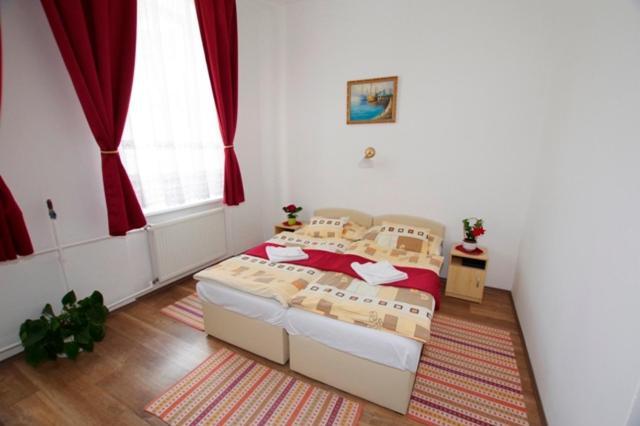 Feher Hajo Panzio Es Vendeglo Gyor Luaran gambar