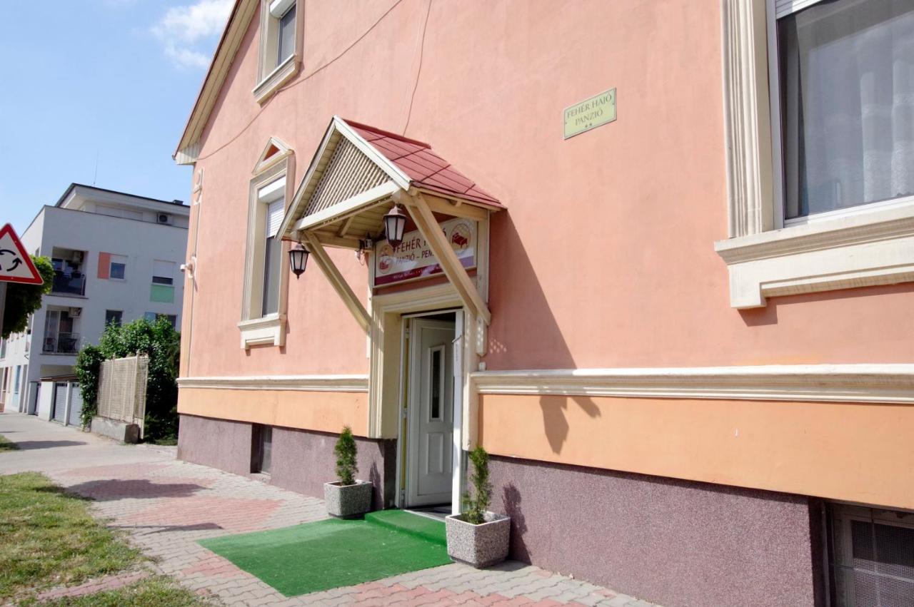 Feher Hajo Panzio Es Vendeglo Gyor Luaran gambar