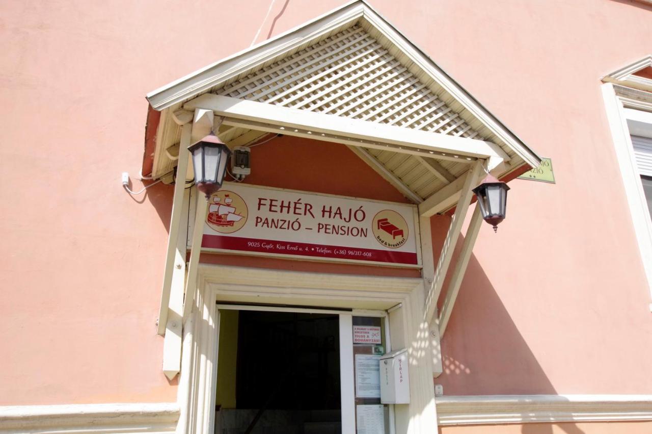 Feher Hajo Panzio Es Vendeglo Gyor Luaran gambar